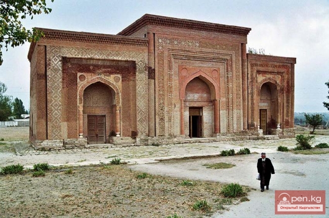 Узгенские мавзолеи