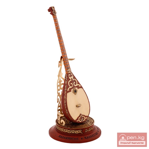 Трехструнный щипковый комуз Трехструнный щипковый комуз