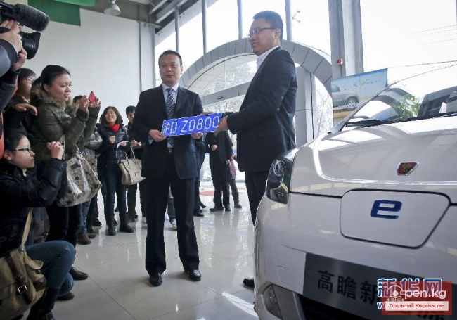 Бесплатные номерные знаки для Tesla в Шанхае