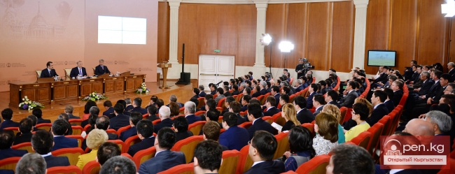 Торага Асылбек Жээнбеков ответил на ряд вопросов Торага Асылбек Жээнбеков ответил на ряд вопросов