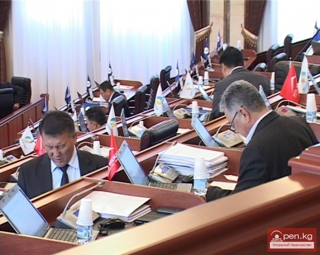 Постеснялся бы, уважаемый депутат!