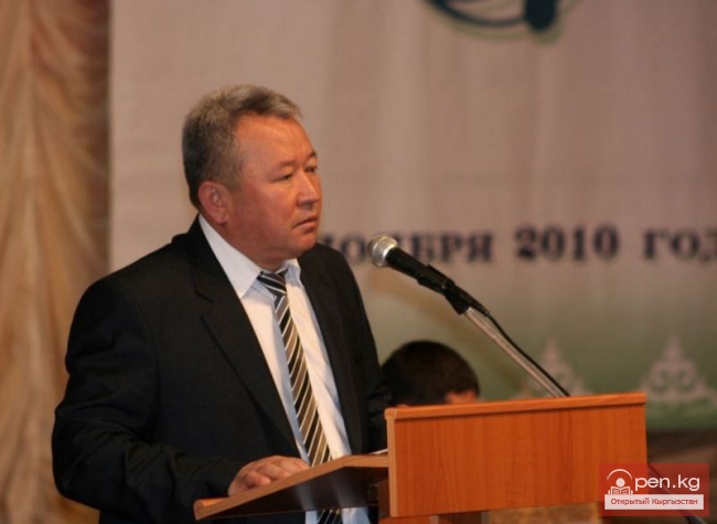 Министр образования Киргизии получил за «Тотальный диктант» тройку