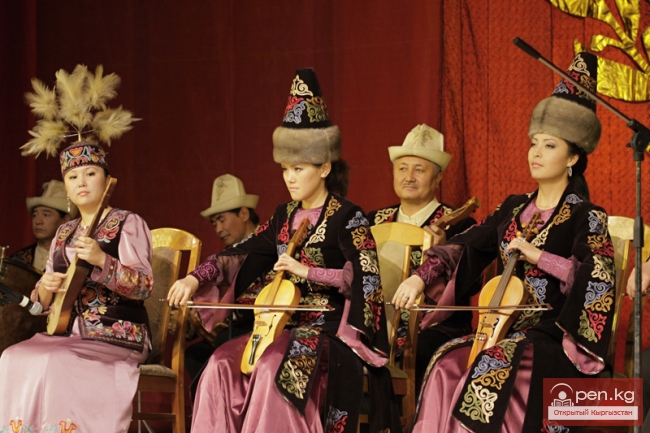 Творческо-этнографическая группа «Камбаркан». Руководитель Э. Жумабаев