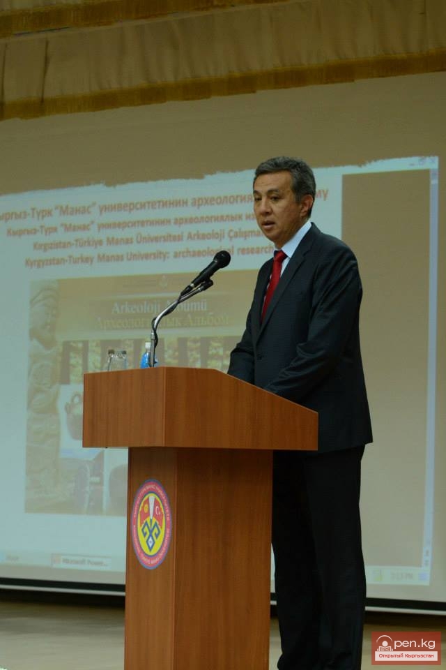 Археологи презентовали новый альбом об археологических памятниках и раскопках на территории Кыргызстана