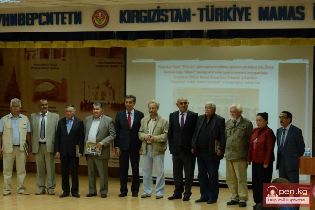 Археологи презентовали новый альбом об археологических памятниках и раскопках на территории Кыргызстана