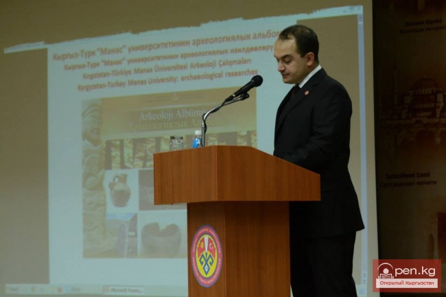 Археологи презентовали новый альбом об археологических памятниках и раскопках на территории Кыргызстана