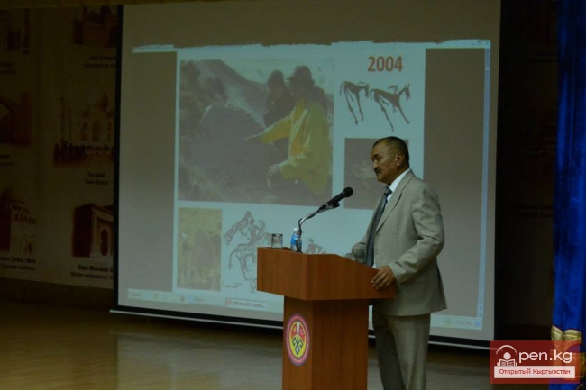 Археологи презентовали новый альбом об археологических памятниках и раскопках на территории Кыргызстана