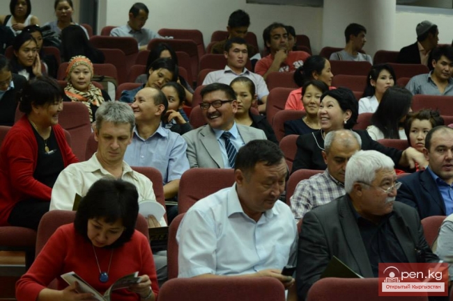 Археологи презентовали новый альбом об археологических памятниках и раскопках на территории Кыргызстана