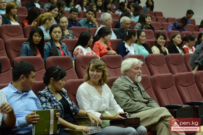 Археологи презентовали новый альбом об археологических памятниках и раскопках на территории Кыргызстана