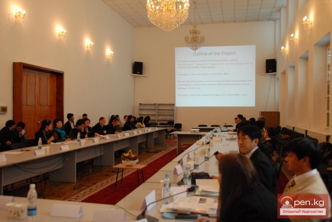 В Бишкеке закончился 4 летний семинар по обучение молодого поколения археологов.