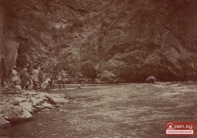 Строительство телеграфной линии Токмак-Пржевальск в 1900 г.