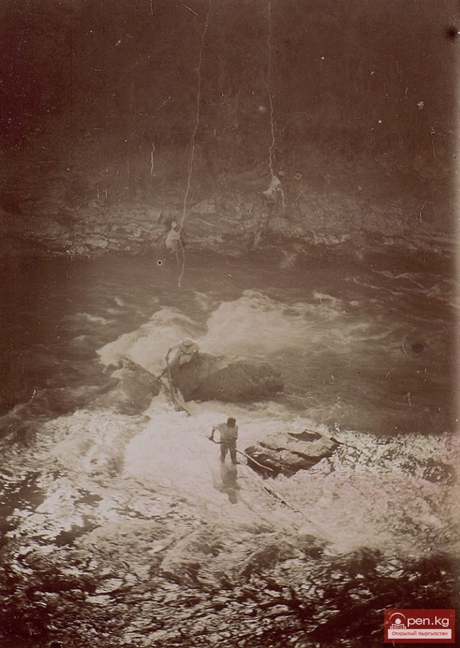 Строительство телеграфной линии Токмак-Пржевальск в 1900 г.