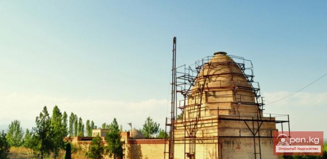 Кыргызские мавзолеи и гумбезы