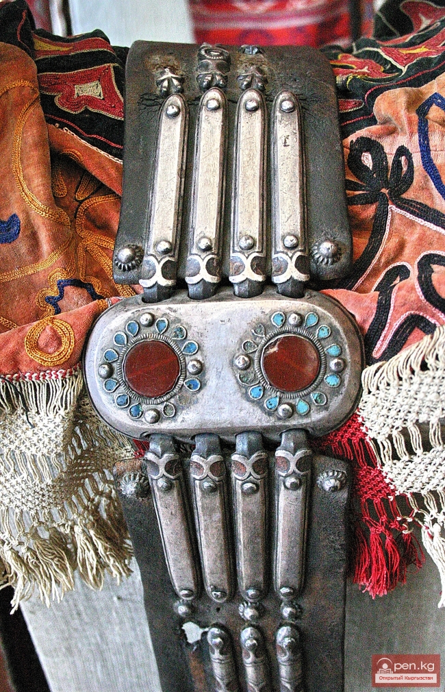 Экскурс в материальную культуру и декоративно-прикладное искусство кыргызов