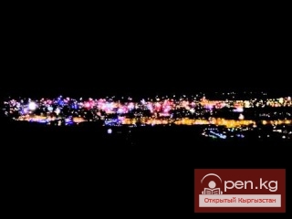 Фейерверки в Бишкеке в новогоднюю ночь на 1 января 2015 года