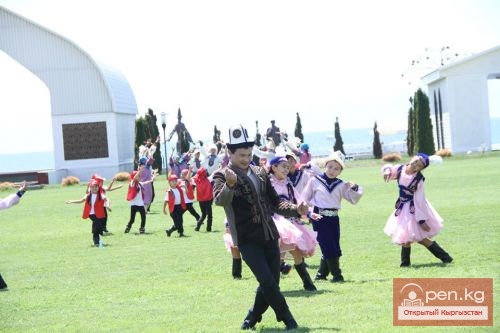 Лучший культурный проект-2014 – "Кыргыз бийи" Лучший культурный проект-2014 – "Кыргыз бийи"