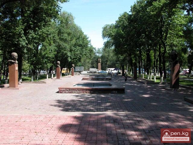 Памяти молодогвардейцев.   Ул.  М.Ганди