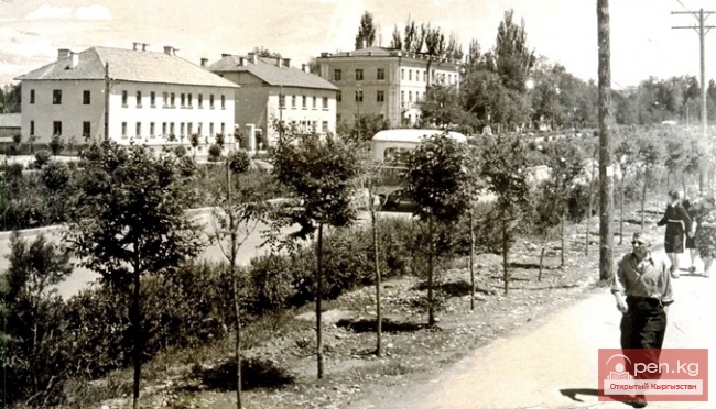 Отсюда начинался город.  Пр.Жибек - Жолу