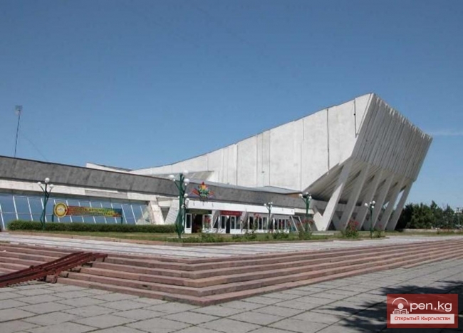 На месте казарменной...  Ул. Т.Молдо