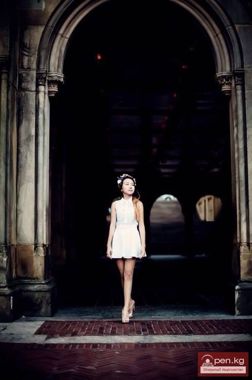 17-летняя певица из Кыргызстана заключила контракт с казахскими продюсерами