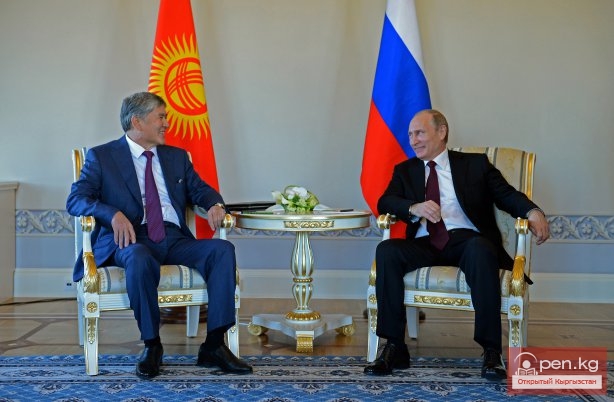 Президент Алмазбек Атамбаев встретился с Президентом России Владимиром Путиным
