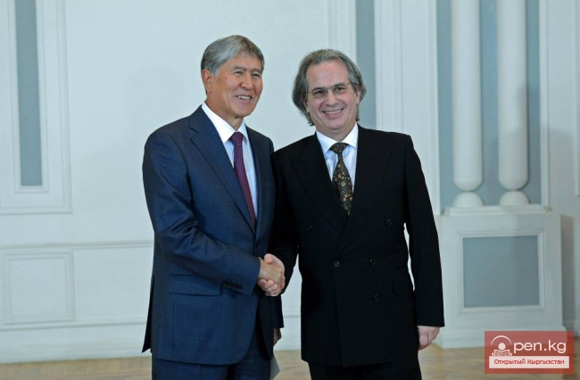 Президент Кыргызской Республики Алмазбек Атамбаев принял Верительные грамоты