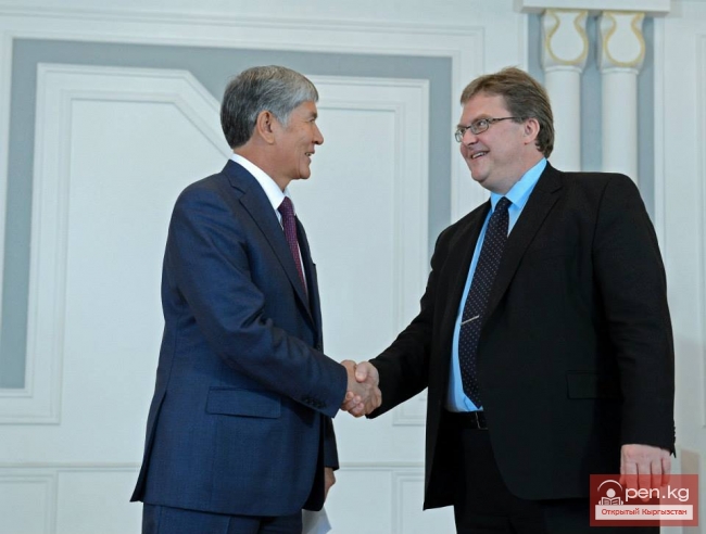 Президент Кыргызской Республики Алмазбек Атамбаев принял Верительные грамоты