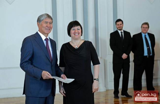 Президент Кыргызской Республики Алмазбек Атамбаев принял Верительные грамоты