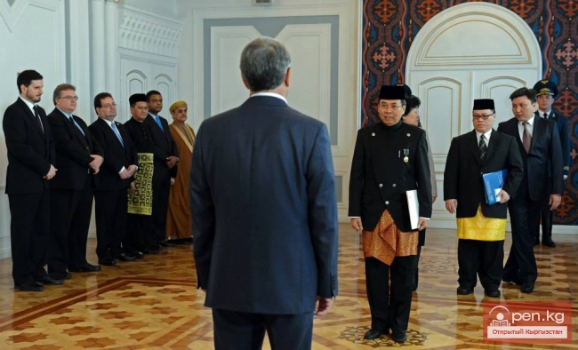 Президент Кыргызской Республики Алмазбек Атамбаев принял Верительные грамоты