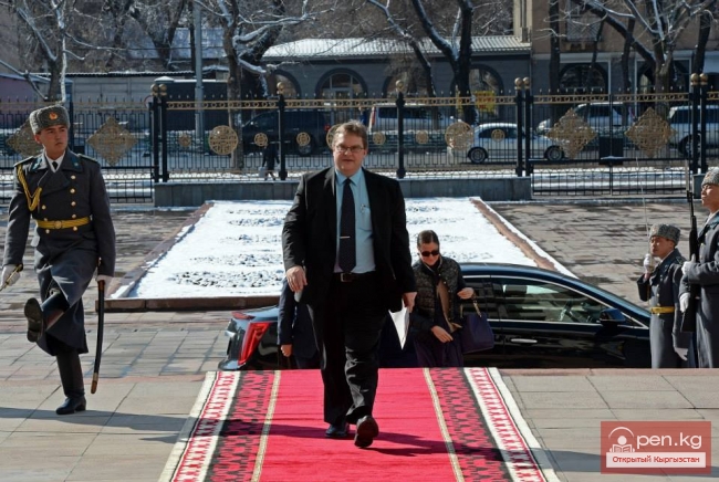 Президент Кыргызской Республики Алмазбек Атамбаев принял Верительные грамоты