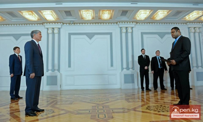 Президент Кыргызской Республики Алмазбек Атамбаев принял Верительные грамоты