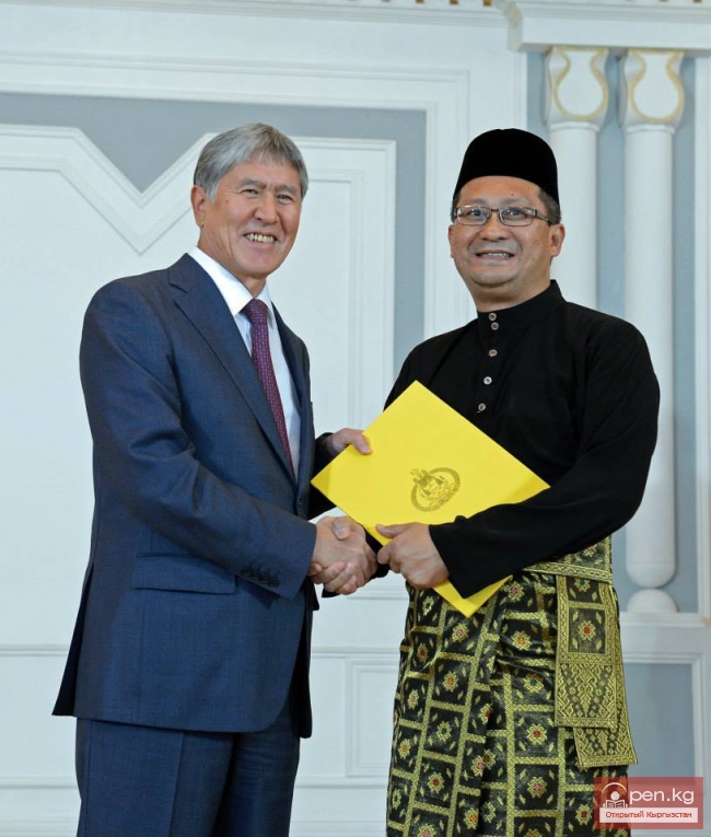 Президент Кыргызской Республики Алмазбек Атамбаев принял Верительные грамоты