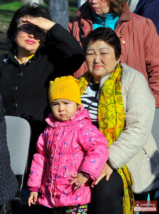 Премьер-министр Дж.Оторбаев принял участие в праздновании Нооруза и поздравил жителей Чуйской области