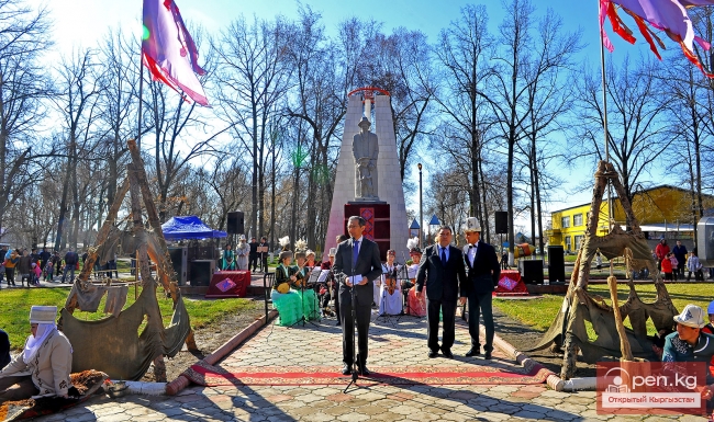 Премьер-министр Дж.Оторбаев принял участие в праздновании Нооруза и поздравил жителей Чуйской области