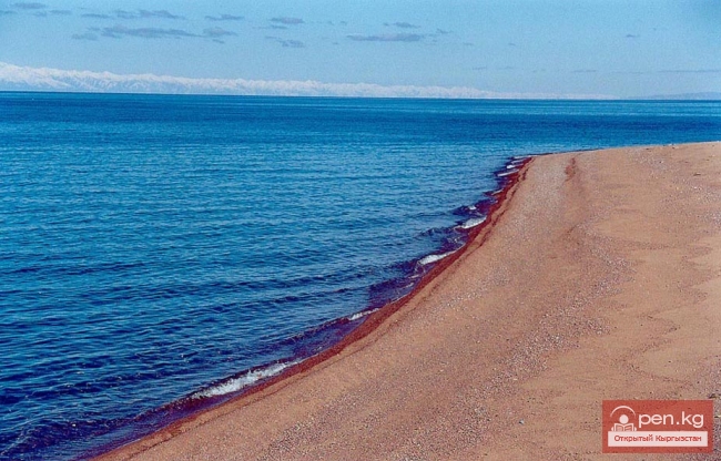 Акция по очистке озера Иссык-Куль от бытового мусора