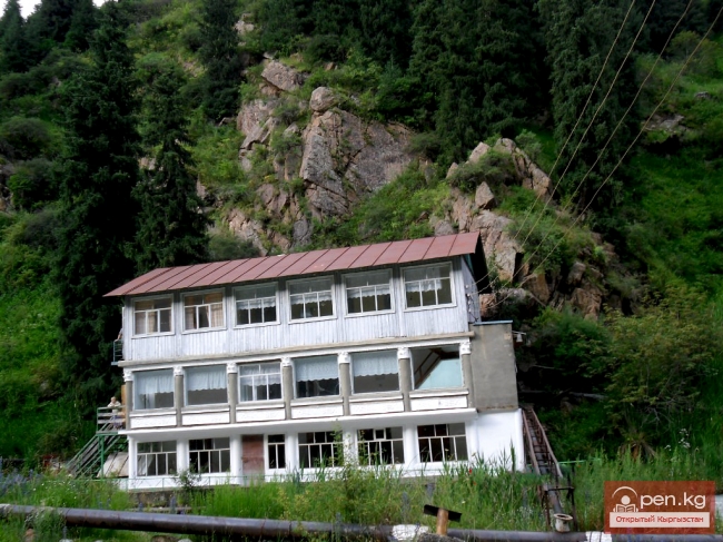 Месторождение Аксу (Теплоключенка)