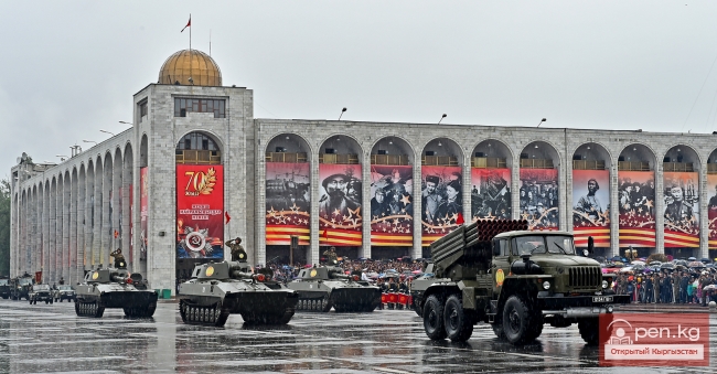 Темир Сариев: «Боевые подвиги десятков тысяч кыргызстанцев, неимоверный труд тех, кто ковал Великую Победу в тылу, навечно останутся примером истинного подвига»
