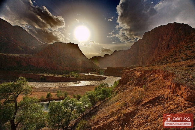 Красные скалы Кызыл Коргон