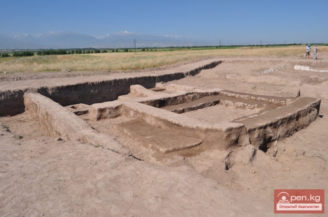 В минувшие выходные закончилась Кыргызско-Японская археологическая экспедиция по изучению городища Ак-Бешим