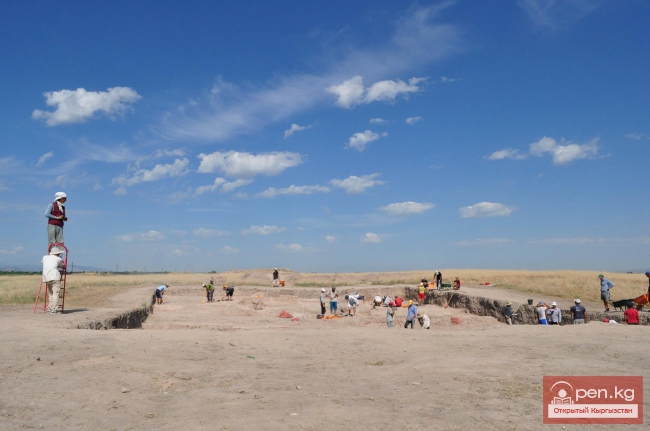 В минувшие выходные закончилась Кыргызско-Японская археологическая экспедиция по изучению городища Ак-Бешим