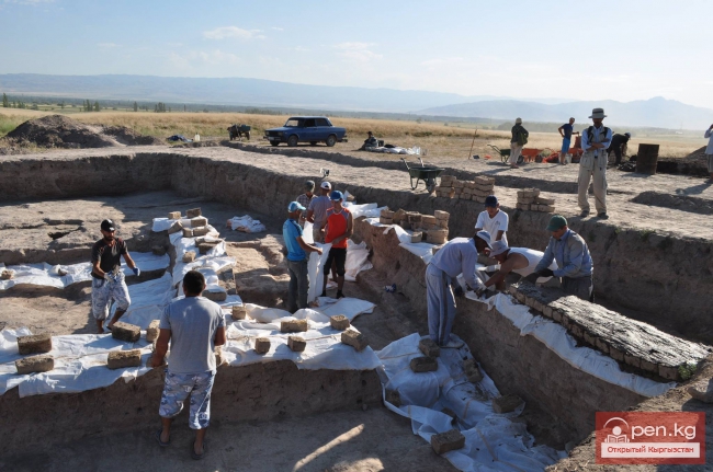 В минувшие выходные закончилась Кыргызско-Японская археологическая экспедиция по изучению городища Ак-Бешим