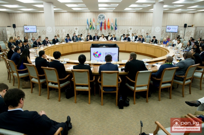 Кыргызстанцев пригласили в Уфу на молодежный форум стран БРИКС и ШОС