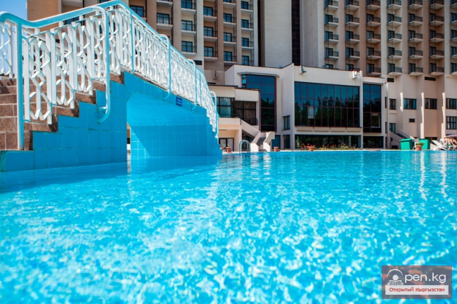 Открытый бассейн отеля «Ак-Кеме» (Пинара)