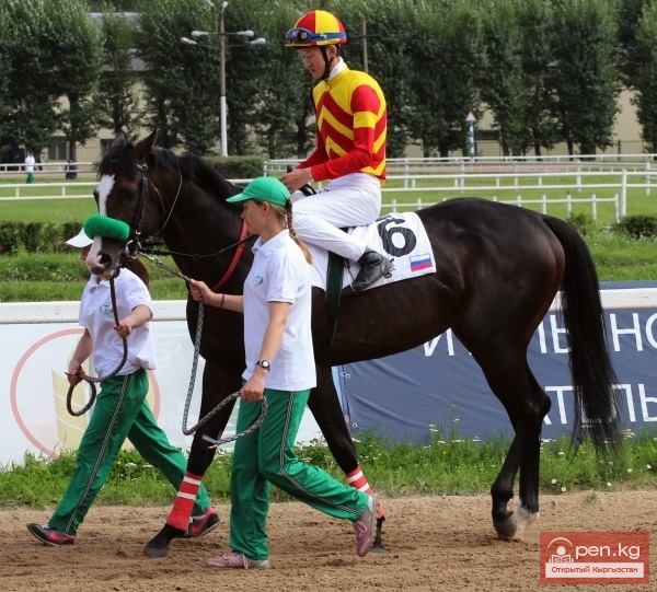 Кыргызстанец выиграл серебро на этапе Кубка мира наездников и жокеев Кыргызстанец выиграл серебро на этапе Кубка мира наездников и жокеев