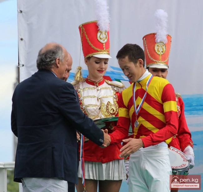 Кыргызстанец выиграл серебро на этапе Кубка мира наездников и жокеев