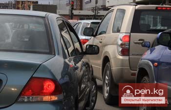 Мэр Бишкека: «Парковка машины в центре Бишкека автолюбителям влетит в копеечку»