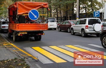 В столице Кыргызстана появились жёлтые "зебры"