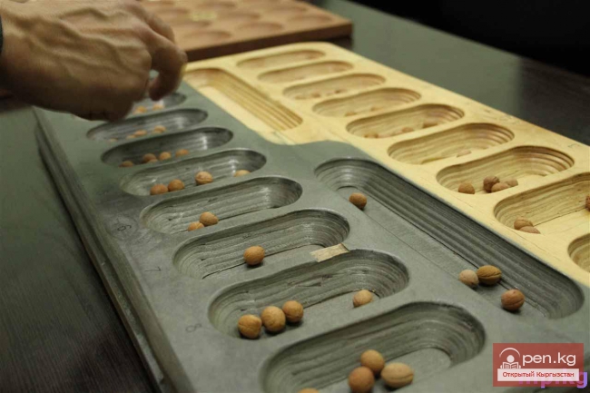 Кыргызские шахматы - тогуз коргоол