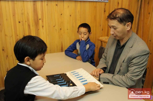 Кыргызские шахматы - тогуз коргоол