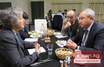 Кыргызская делегации провела неформальную встречу с представителем хозяев климатической конференции в Париже